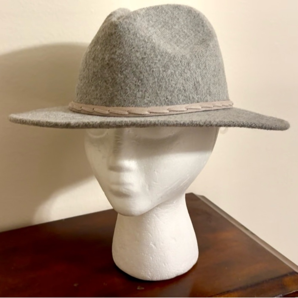 Women’s OS Fedora hat.  Light grey wool blend, with beige brim accent, like new. - Picture 4 of 8